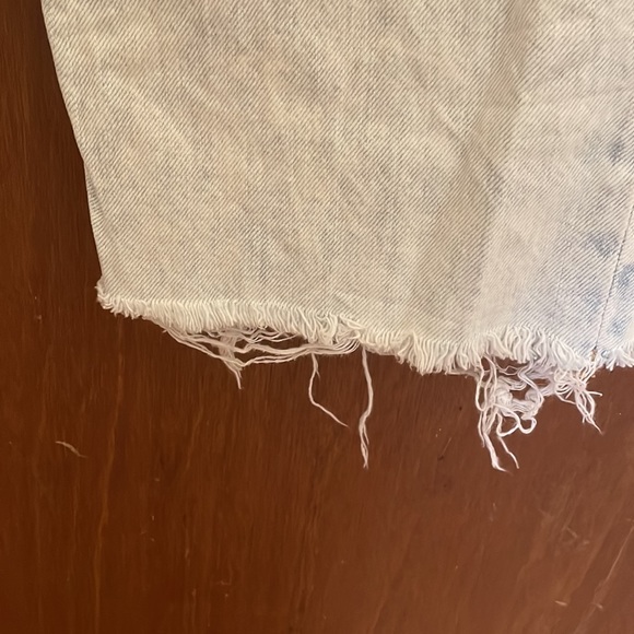 Light Wash American Eagle Distressed Mom Jean - Picture 9 of 12